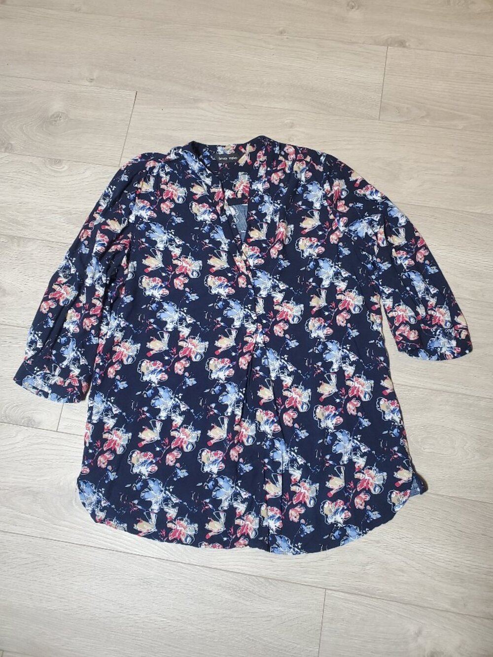 Brody Myles Blue and Red Floral Blouse Size Medium 3/4 sleeve